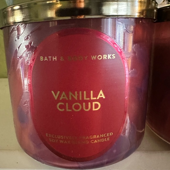 Bath & Body Works Vanilla Cloud Candle Bundle- Red and Gold - Picture 2 of 4